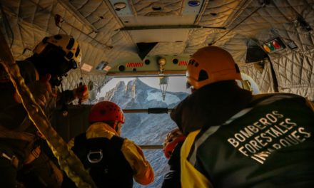 Culminaron maniobras aéreas para el traslado del material protector al glaciar del Humboldt