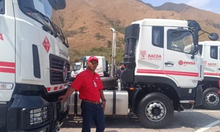 Entregadas unidades tractoras en PDVSA para fortalecer suministro de combustible