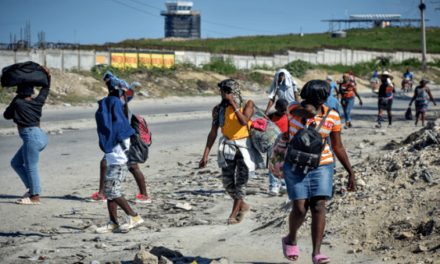 Cientos de personas escapan de enfrentamientos armados en Haití