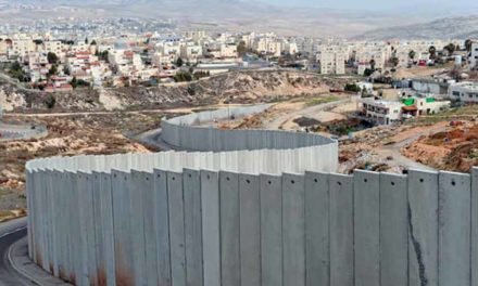 Egipto levanta un muro en su frontera con Gaza para contener a los palestinos