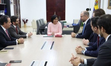 Vicepresidenta Rodríguez se reunió con directivos de la Bolsa de Valores de Caracas