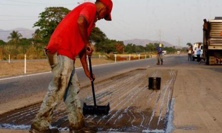 Colocadas más de mil 500 toneladas de asfalto en el Km 120 de la ARC