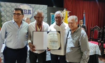 «Kid Pambelé» recibió reconocimiento Maestro Deportivo Honorífico de la UBA