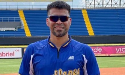 Beisbolista venezolano Robinson Chirinos regresó  oficinas de Magallanes