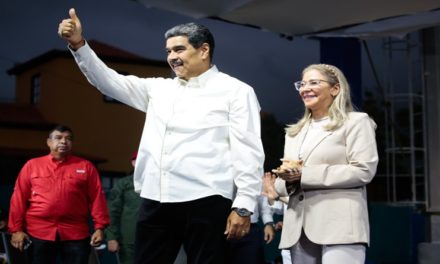 Pastoras y pastores cristianos del país reciben al presidente Maduro en Carabobo