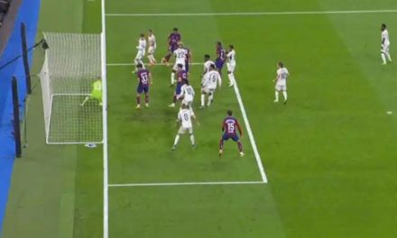 La tecnología 3D analiza el «gol fantasma» del Barcelona en el Clásico: el balón no supera la línea de gol