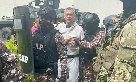 Ecuador insiste en justificar invasión a Embajada de México