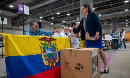 Ecuador realiza referéndum sobre seguridad, justicia y empleo