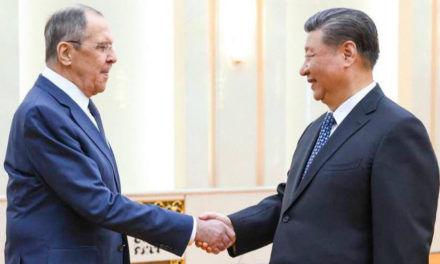 Xi Jinping y Lavrov se reúnen en Pekín
