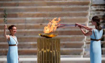 Antorcha olímpica rumbo a París 2024 tras ser encendida en Grecia