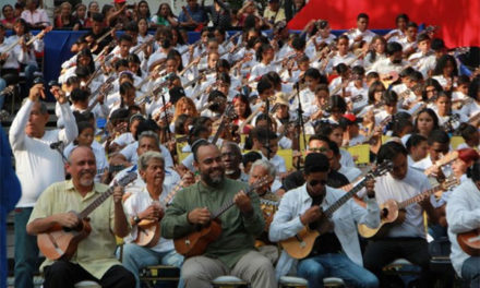 Cerca de 10.000 cuatros resonaron en Venezuela