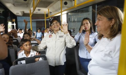 Escuela de Educación Especial en Villa de Cura recibió un autobús escolar