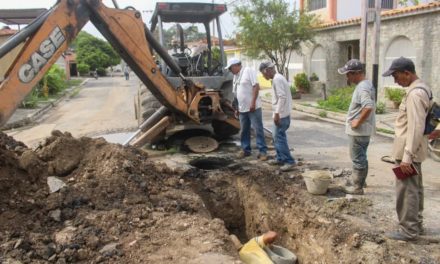Continúan trabajos de sustitución de colectores de aguas servidas en Mariño