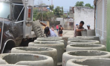 Entregadas tuberías de colectores en la parroquia Pedro José Ovalles