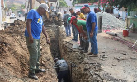 Avanza sustitución de 80 metros de tubería en comunidad Santa Eduviges