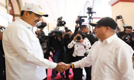Presidentes Maduro y Petro sostienen encuentro de trabajo en Miraflores