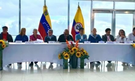 Gobierno colombiano y delegación del ELN reanudaron diálogo en Caracas