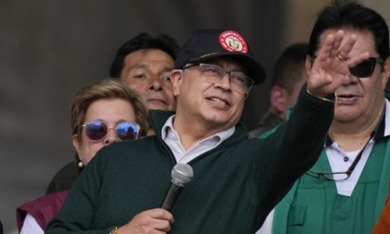 Presidente Petro denunció incumplimiento de acuerdo de paz en Colombia