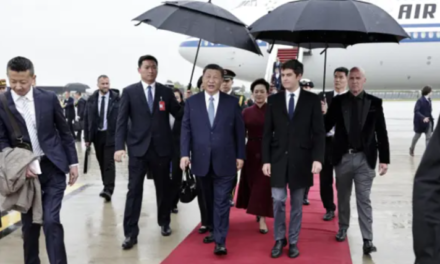 Presidente de China Xi Jinping llegó a París en visita de Estado