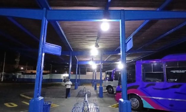 Colocadas luminarias en Terminal de Occidente en Girardot