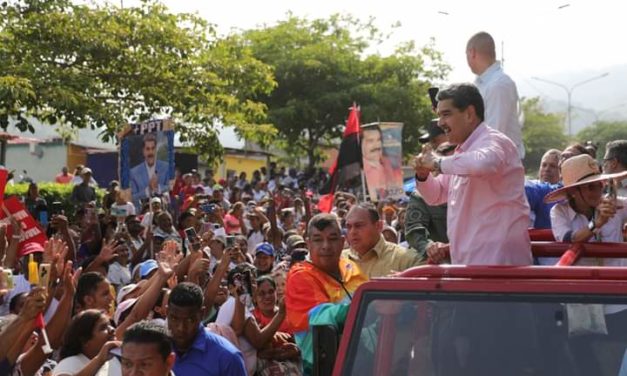 Presidente Maduro recibió afectuosa bienvenida del pueblo de Cocorote