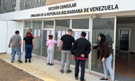 Consulado en Costa Rica entregó pasaportes a venezolanos