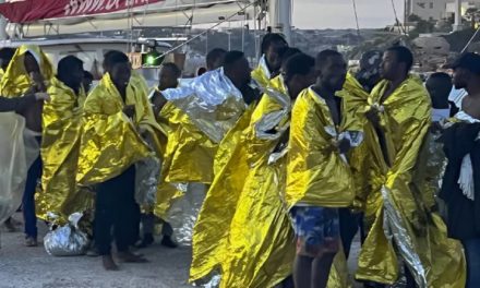 Rescatan a cien migrantes frente a costas libias