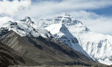 Piden limitar permisos de escalada al Everest