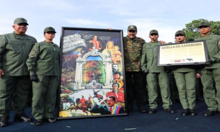 Ejército Bolivariano entrega homenaje de la Batalla de Carabobo al jefe de Estado