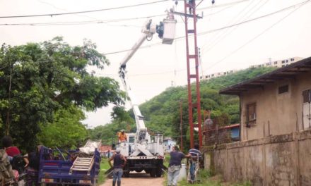 Familias de Revenga favorecidas con mejoras en sistema eléctrico