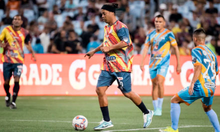 Ronaldinho debutó con victoria en la Liga Monumental de Venezuela