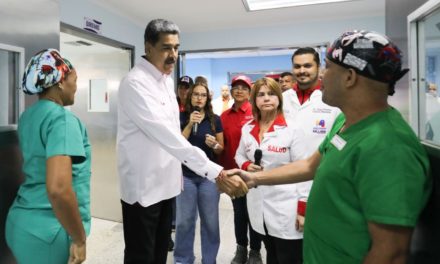 Presidente Nicolás Maduro entregó espacios rehabilitados del Hospital Dr. José Rangel