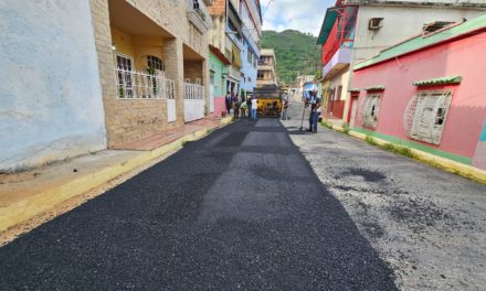 Colocadas 500 toneladas de asfalto en Las Tejerías