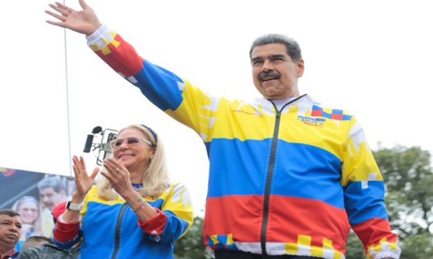 Pueblo de La Guaira recibe con fervor al presidente Nicolás Maduro en Catia La Mar