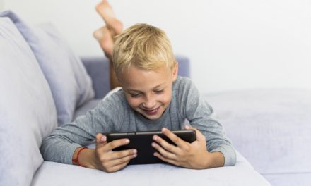 Niños inmersos en videojuegos ponen en riesgo su salud visual