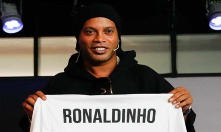 Ronaldinho llegó a Venezuela para participar en la Liga Monumental