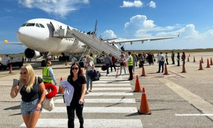 Reciben segundo vuelo de turistas de Ecuador en la Isla de Margarita