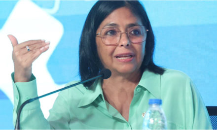 Delcy Rodríguez: El presidente Maduro y el esfuerzo colectivo está levantando la economía