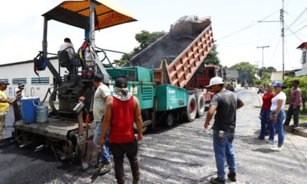 Colocadas más de 700 toneladas de asfalto en Andrés Bello