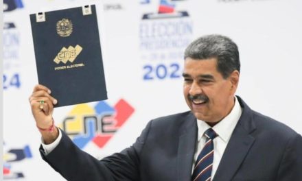 Karina Carpio acompañó la proclamación del presidente Nicolás Maduro ante el CNE