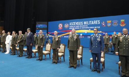 Presidente Maduro asciende a oficiales de la Guardia de Honor y Dgcim