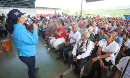 Adultos mayores de Revenga recibieron Clap Saludable