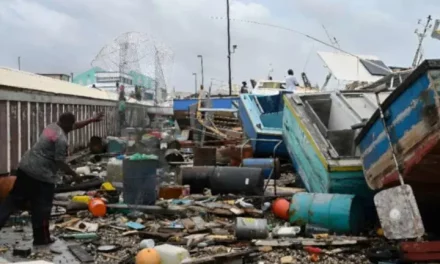 Decretan toque de queda en Jamaica ante llegada del huracán Beryl