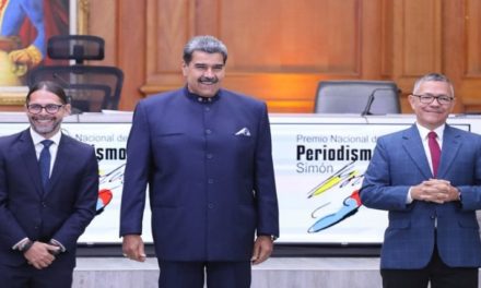 Presidente Maduro entrega Premio Nacional de Periodismo Simón Bolívar 2024