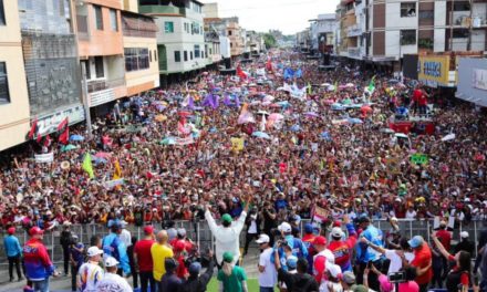 Maduro conmemora natalicio de El Libertador durante cierre de campaña en Yaracuy