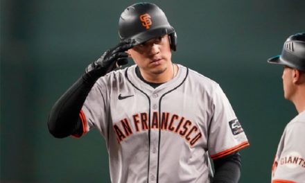 Luis Rengifo y Wilmer Flores están fuera de la temporada de MLB