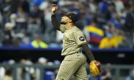 Cerrador venezolano Robert Suárez salió triunfante ante Mets