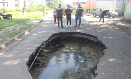 Atendida emergencia tras colapso de colector en vialidad en Mariño