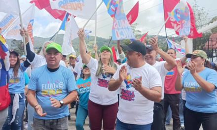 Pueblo de Tovar festejó reelección del Presidente Nicolás Maduro