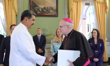 Maduro recibió Cartas Credenciales del nuevo Nuncio Apostólico